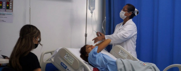 Hospital donado por China beneficia a ecuatorianos afectados por terremoto.