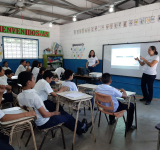 Kimberly-Clark El Salvador educa a niños y jóvenes acerca del reciclaje.